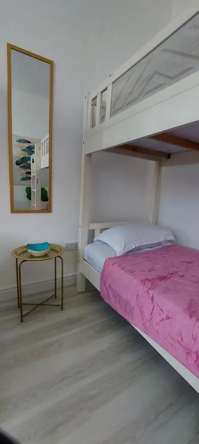 Casa Vera Vacations Pansiyon Dubai Hostel